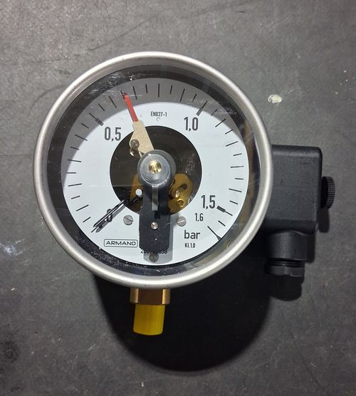 Kontaktmanometer 0 - 1,6 bar Anschluß: